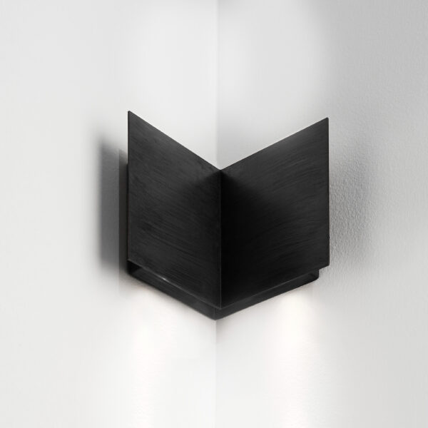 Manine diffused 90-V vertical biemission